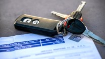 Bollo auto, il Governo studia lo stop per tutti: l’ipotesi senza limiti di potenza