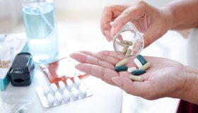 Farmaci di automedicazione, valgono un risparmio di quasi tre miliardi l’anno