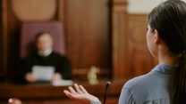 Testimonianza contro il capo, si rischia il licenziamento? La sentenza
