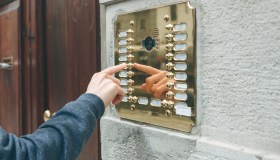 Medico fiscale non ti trova in malattia? Non sempre rischi una sanzione