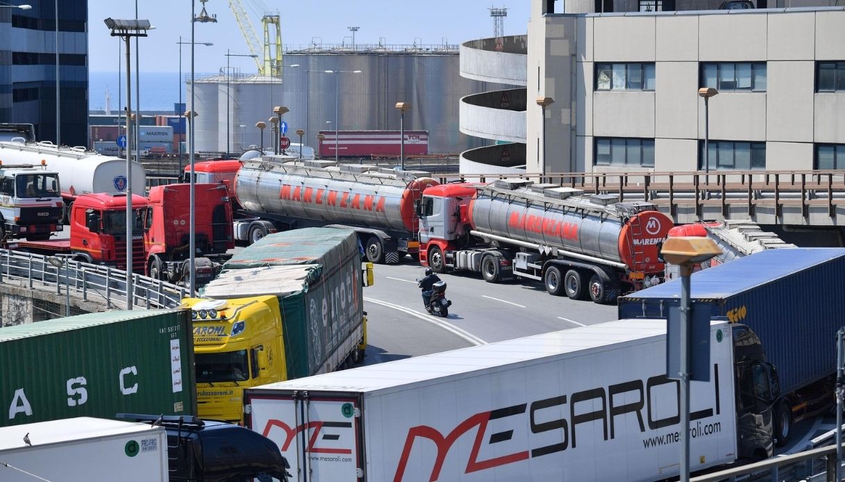 sciopero autotrasportatori viceministro rixi sbloccato 1 miliardo di euro da Quifinanza.it sciopero autotrasportatori viceministro rixi sbloccato 1 miliardo di euro