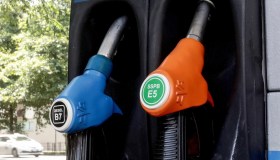 Diesel, è finito lo sconto ora si passa alle accise mobili: quanto costa fare il pieno
