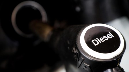 Gasolio, torna il taglio delle accise: sconto di 4,9 centesimi al litro fino al 7 novembre