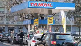 Caro carburanti, anche Tamoil introduce un tetto ai prezzi: quanto paghi ora