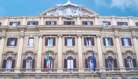 Titoli di Stato, Bruxelles studia limiti per le banche: a rischio la domanda di Btp italiani